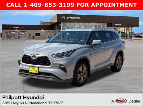 Used 2023 Toyota Highlander Bronze Edition FWD image 1