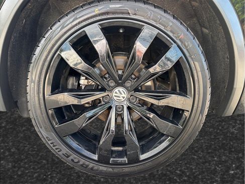 Used 2021 Volkswagen Tiguan SE R-Line FWD image 14