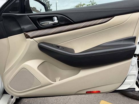 Used 2016 Nissan Maxima Platinum w/ Interior Lighting Package FWD image 33
