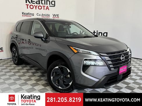 Used 2024 Nissan Rogue SV image 2