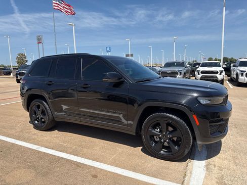 Used 2023 Jeep Grand Cherokee Altitude AWD/4WD image 26