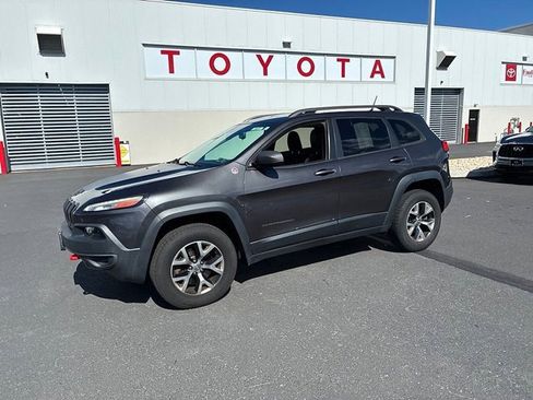 Used 2015 Jeep Cherokee Trailhawk AWD/4WD image 18