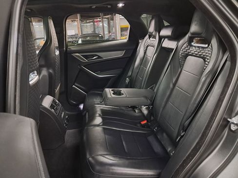 Used 2021 Jaguar F-PACE SVR image 40