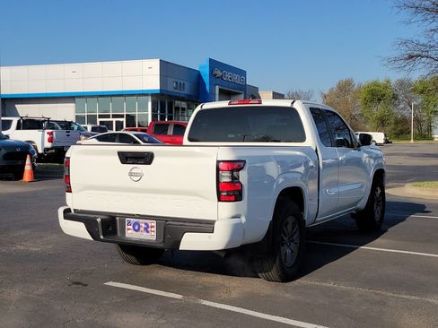Used 2025 Nissan Frontier SV RWD image 5