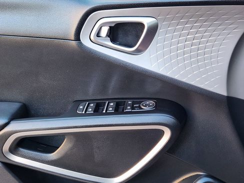 Used 2023 Kia Soul S image 27