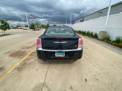 Used 2013 Chrysler 300 AWD w/ Driver Convenience Group image 7