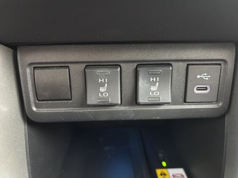 Used 2023 Toyota Corolla Cross XLE w/ Convenience Package image 11