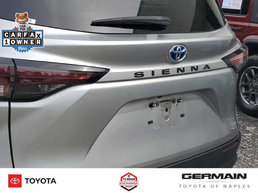 Used 2024 Toyota Sienna LE FWD image 17
