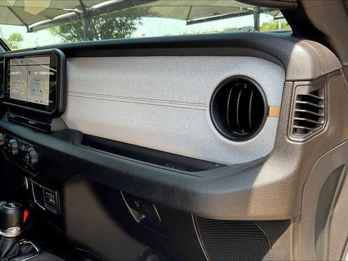 Used 2024 Jeep Wrangler Sport image 31