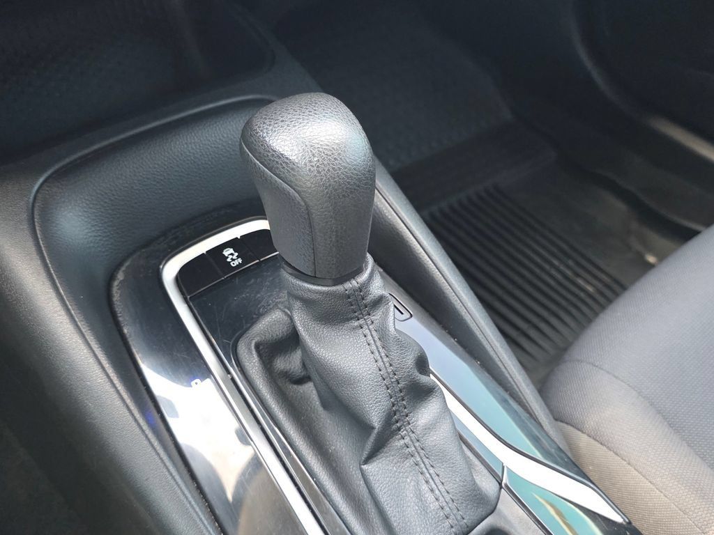 Used 2021 Toyota Corolla LE FWD image 29
