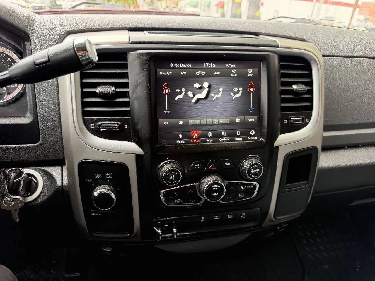 Used 2018 RAM 2500 SLT AWD/4WD image 32