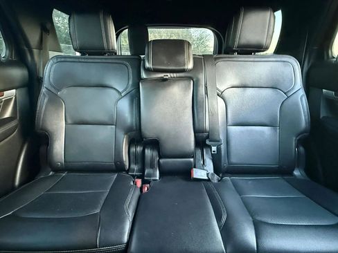 Used 2018 Ford Explorer Limited image 18