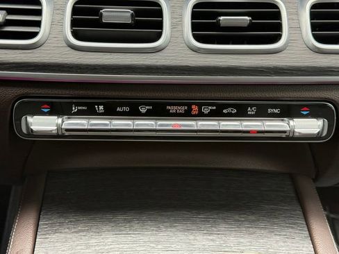 Used 2022 Mercedes-Benz GLS 450 4MATIC image 4
