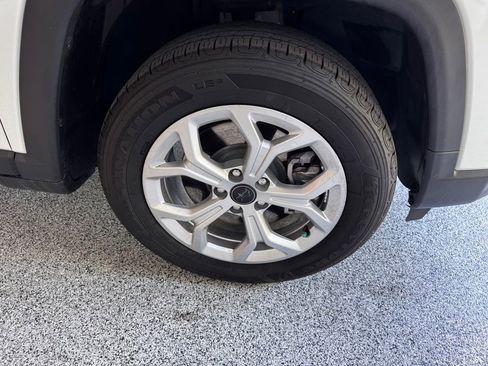 Used 2025 Jeep Compass Latitude AWD/4WD image 10