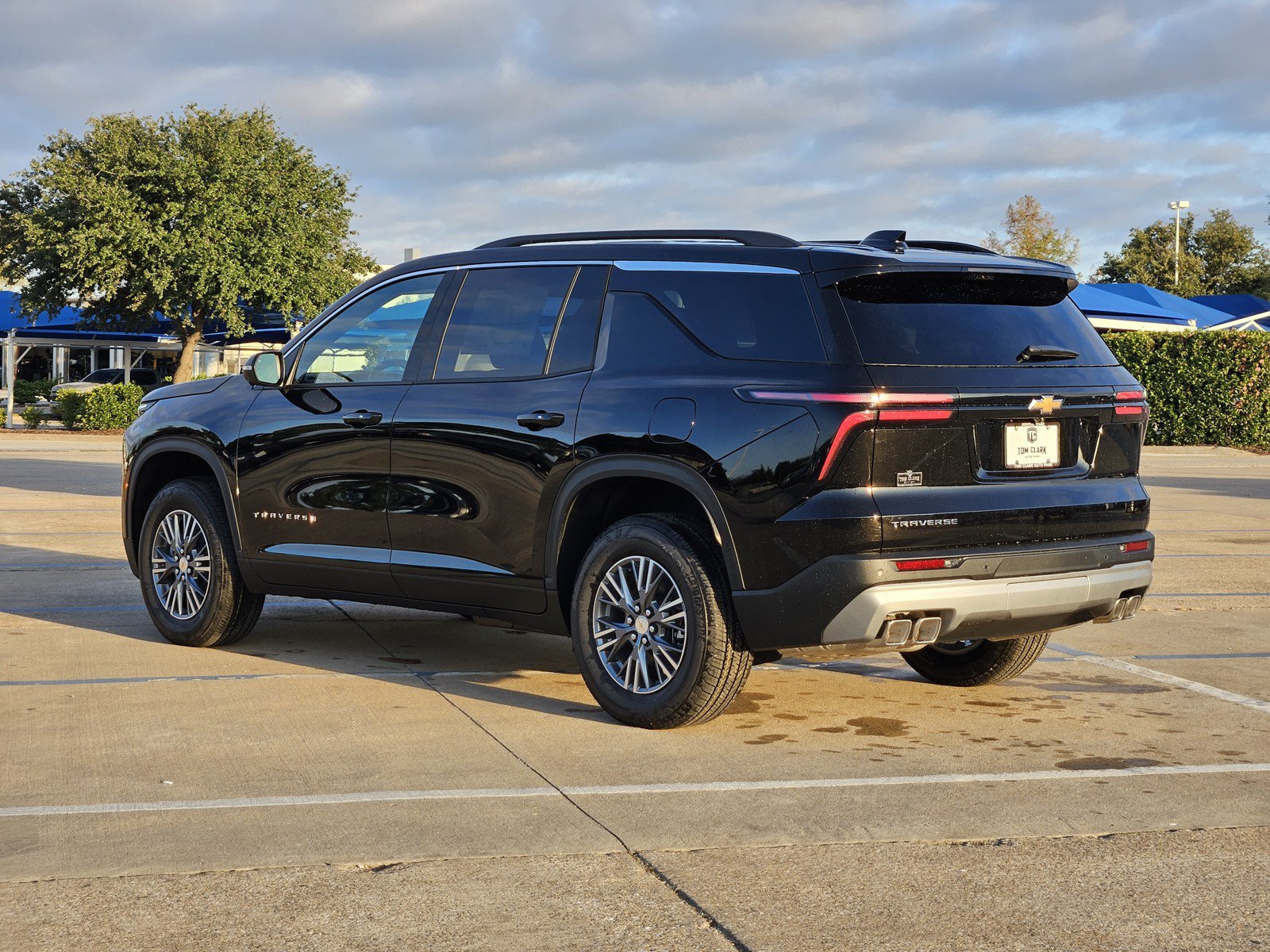 New 2027 Chevrolet Traverse LT w/ Driver Confidence Package FWD image 3