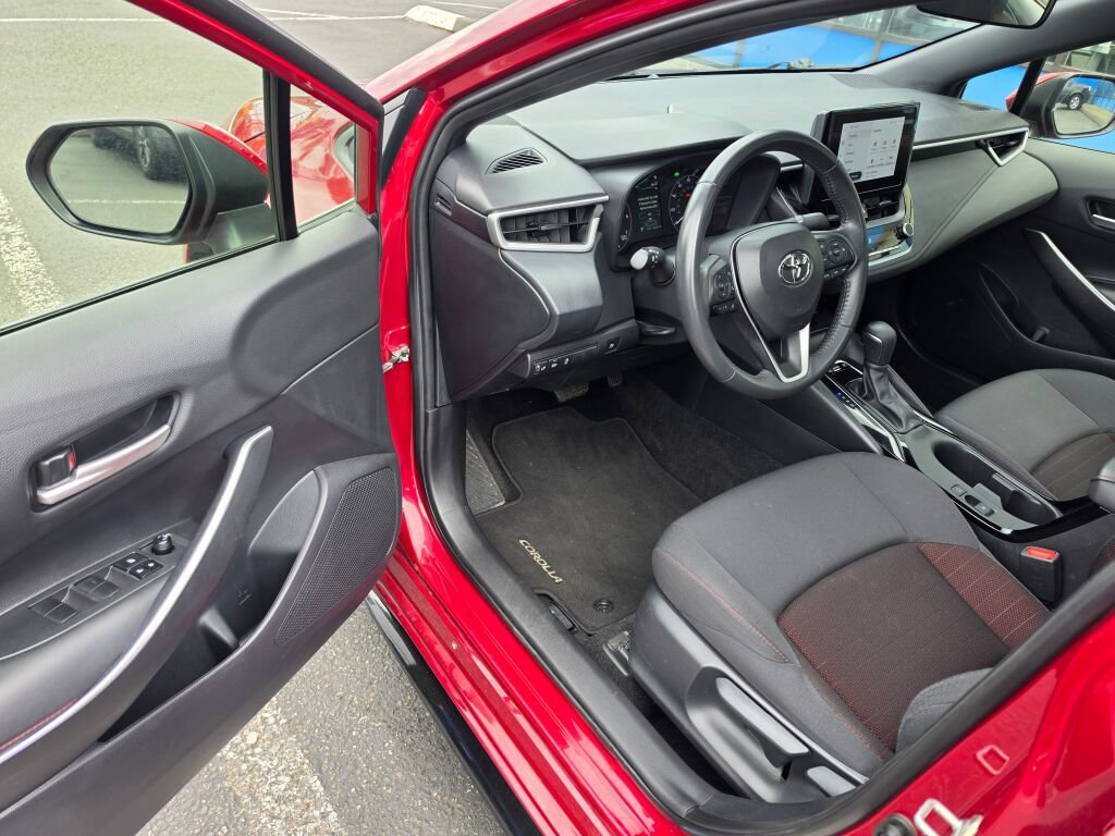 Used 2024 Toyota Corolla SE w/ SE Package FWD image 19