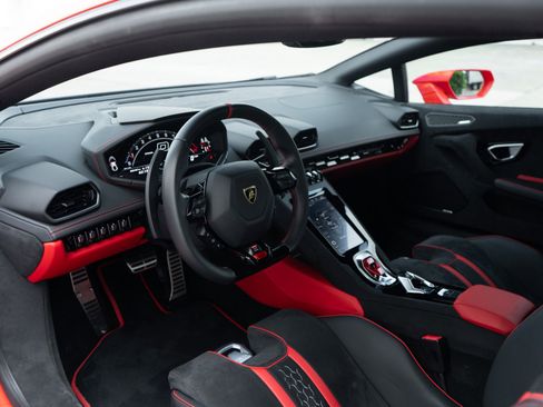 Used 2023 Lamborghini Huracan Tecnica RWD image 5