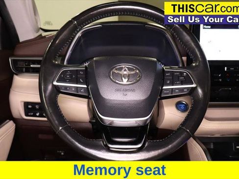 Used 2021 Toyota Highlander Platinum FWD image 19