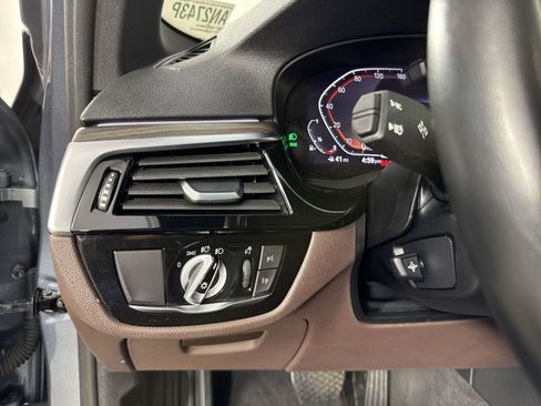 Used 2022 BMW 540i xDrive w/ Premium Package image 15