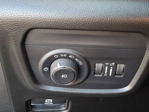 Used 2022 Jeep Grand Cherokee L Limited w/ Luxury Tech Group II image 27