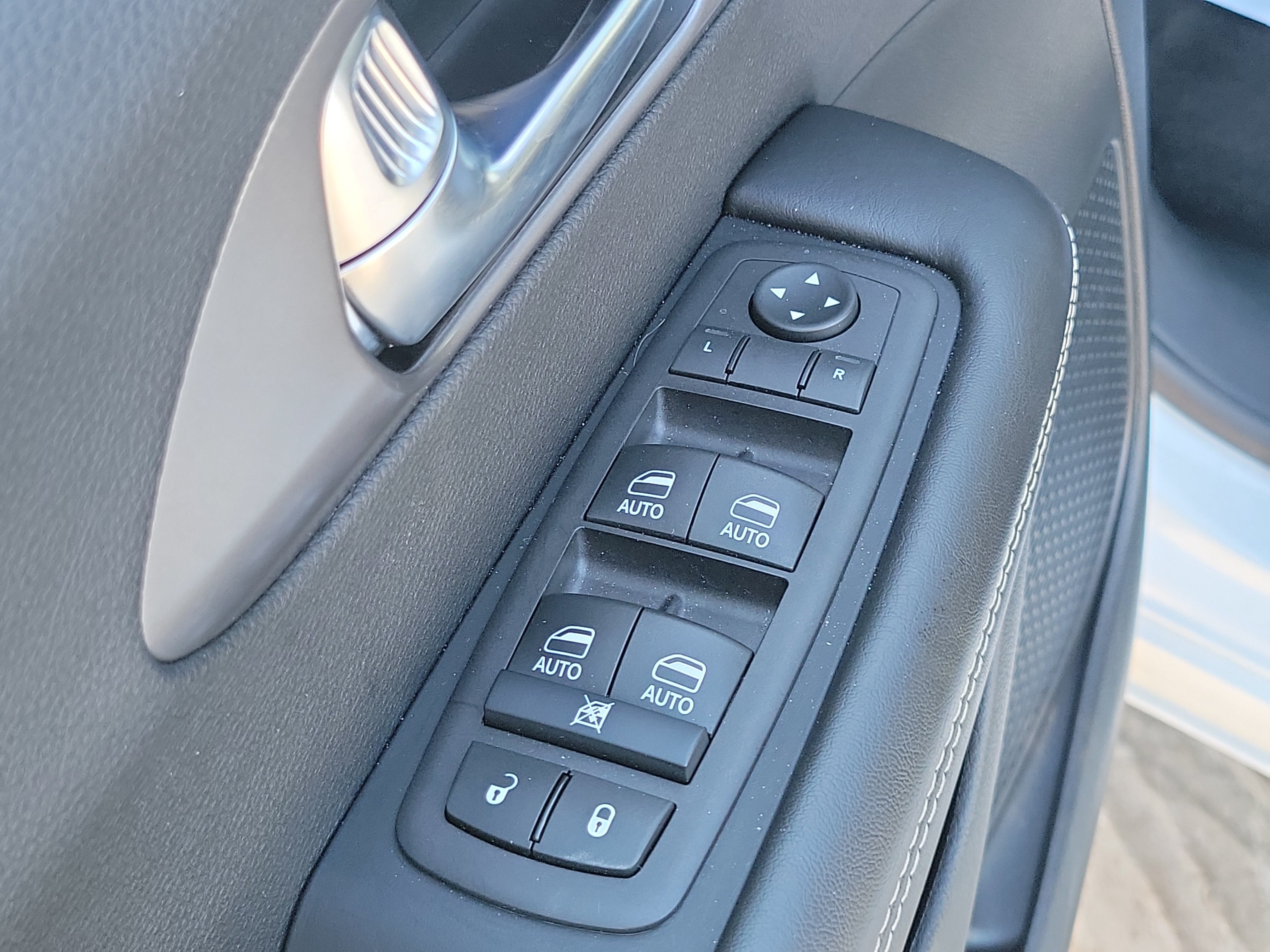 Used 2026 Chrysler Pacifica Select w/ S Appearance Package FWD image 15