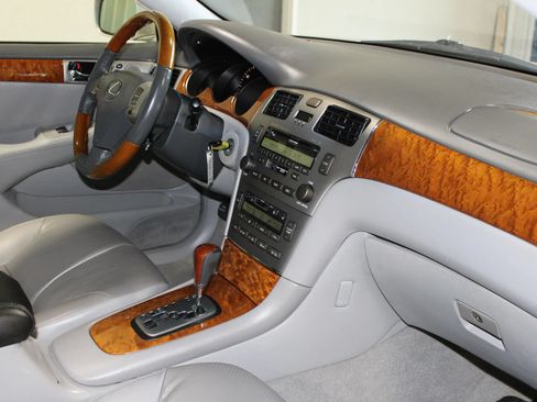 Used 2005 Lexus ES 330 FWD image 29