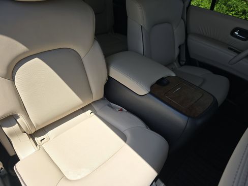 Used 2024 Nissan Armada SL w/ Captain's Chairs Package AWD/4WD image 28