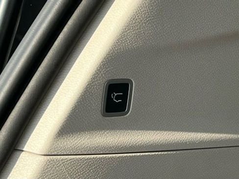 Used 2020 Chrysler Voyager Lxi image 22