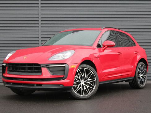 Certified 2022 Porsche Macan image 1