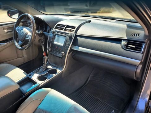 Used 2017 Toyota Camry SE w/ Moonroof Package FWD image 29