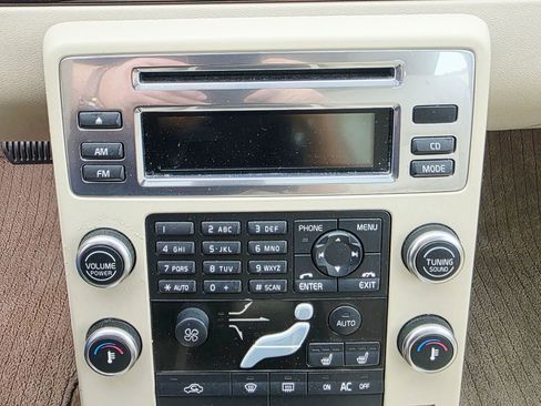 Used 2009 Volvo V70 image 23