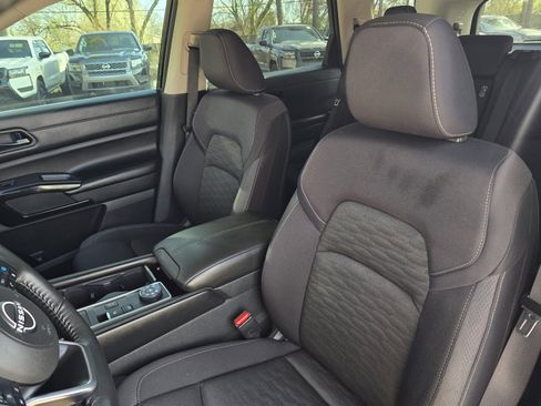 Used 2024 Nissan Pathfinder SV image 13