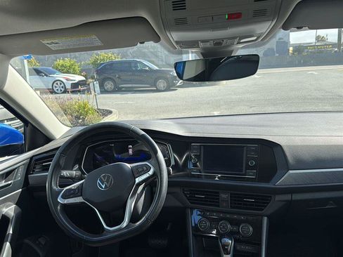 Used 2023 Volkswagen Jetta SE w/ Panoramic Sunroof Package FWD image 9