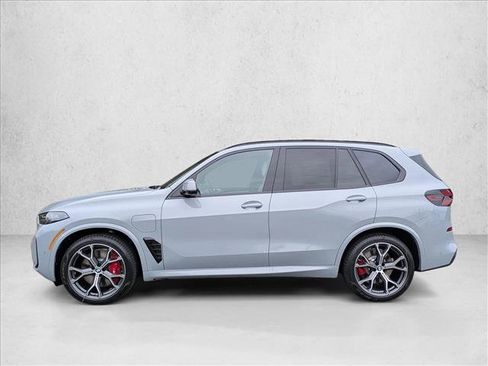 New 2026 BMW X5 xDrive50e image 9