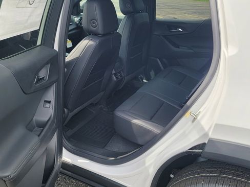 New 2026 Chevrolet Equinox LT w/ Convenience Package II FWD image 25