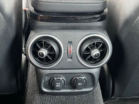 Used 2018 Kia Stinger Premium image 38