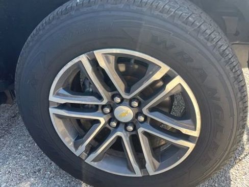 Used 2019 Chevrolet Colorado W/T w/ Custom Special Edition image 7