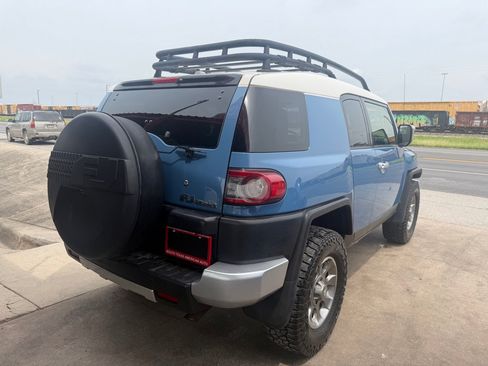 Used 2012 Toyota FJ Cruiser 4WD w/ Upgrade Pkg image 40