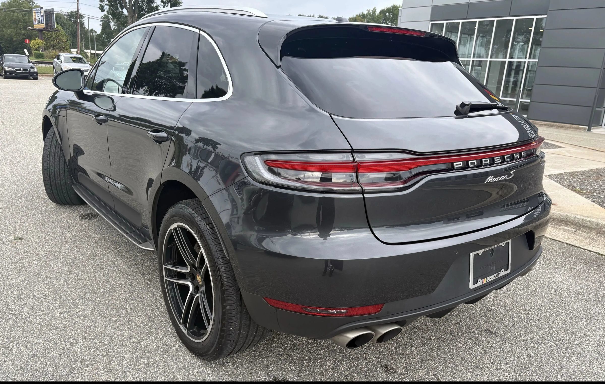 Used 2021 Porsche Macan S AWD/4WD image 3