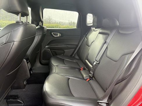 Used 2025 Jeep Compass Latitude w/ Altitude Special Edition image 12