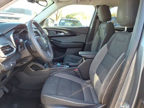 Used 2021 Chevrolet TrailBlazer LT w/ Convenience Package image 19