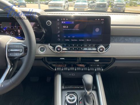 Certified 2025 Chevrolet Colorado ZR2 w/ Technology Package AWD/4WD image 16