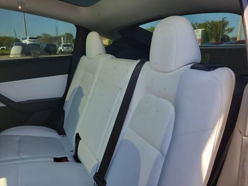 Used 2022 Tesla Model Y Performance AWD/4WD image 10