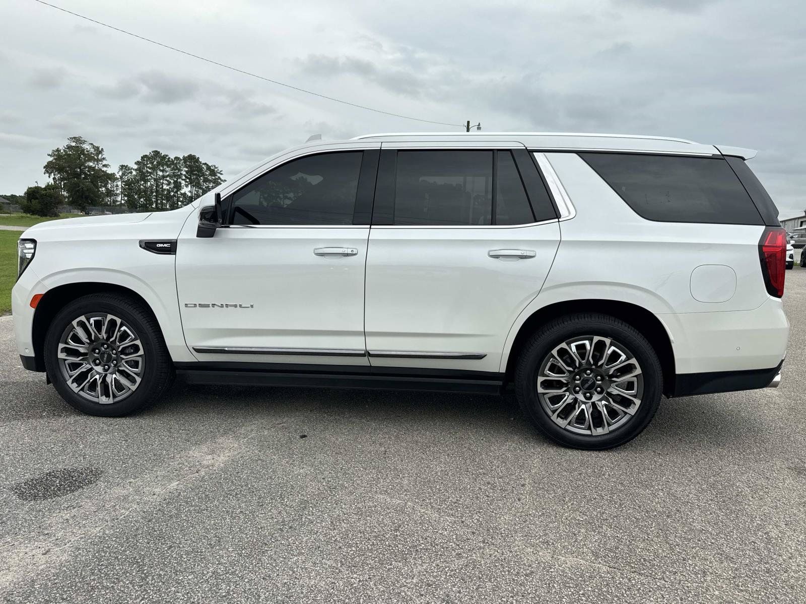 Used 2024 GMC Yukon Denali Ultimate AWD/4WD image 7