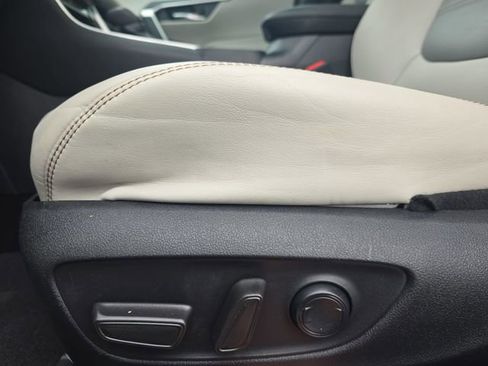 Used 2021 Toyota RAV4 XLE Premium image 29