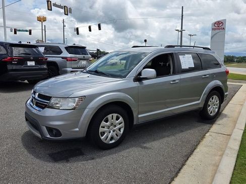 Used 2019 Dodge Journey SE w/ Premium Group FWD image 3