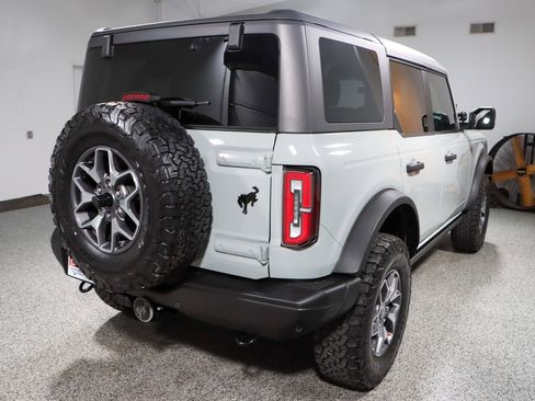 Used 2023 Ford Bronco Badlands image 7