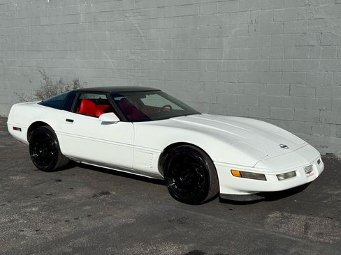 Used 1996 Chevrolet Corvette Coupe RWD image 15