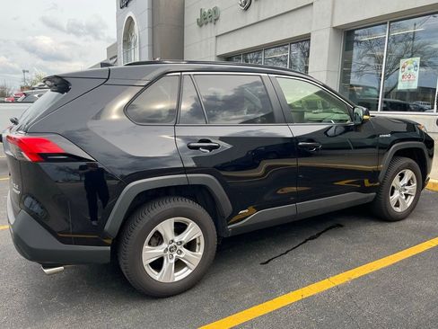 Used 2021 Toyota RAV4 XLE w/ Convenience Package image 3