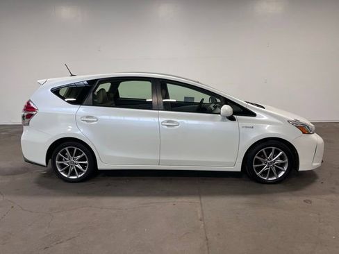Used 2015 Toyota Prius V Five w/ Advanced Technology Package image 2